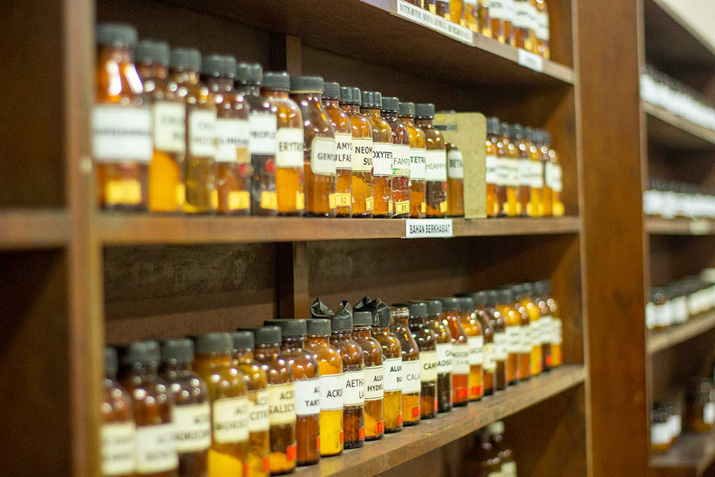 Rak Botol-botol Penyimpanan