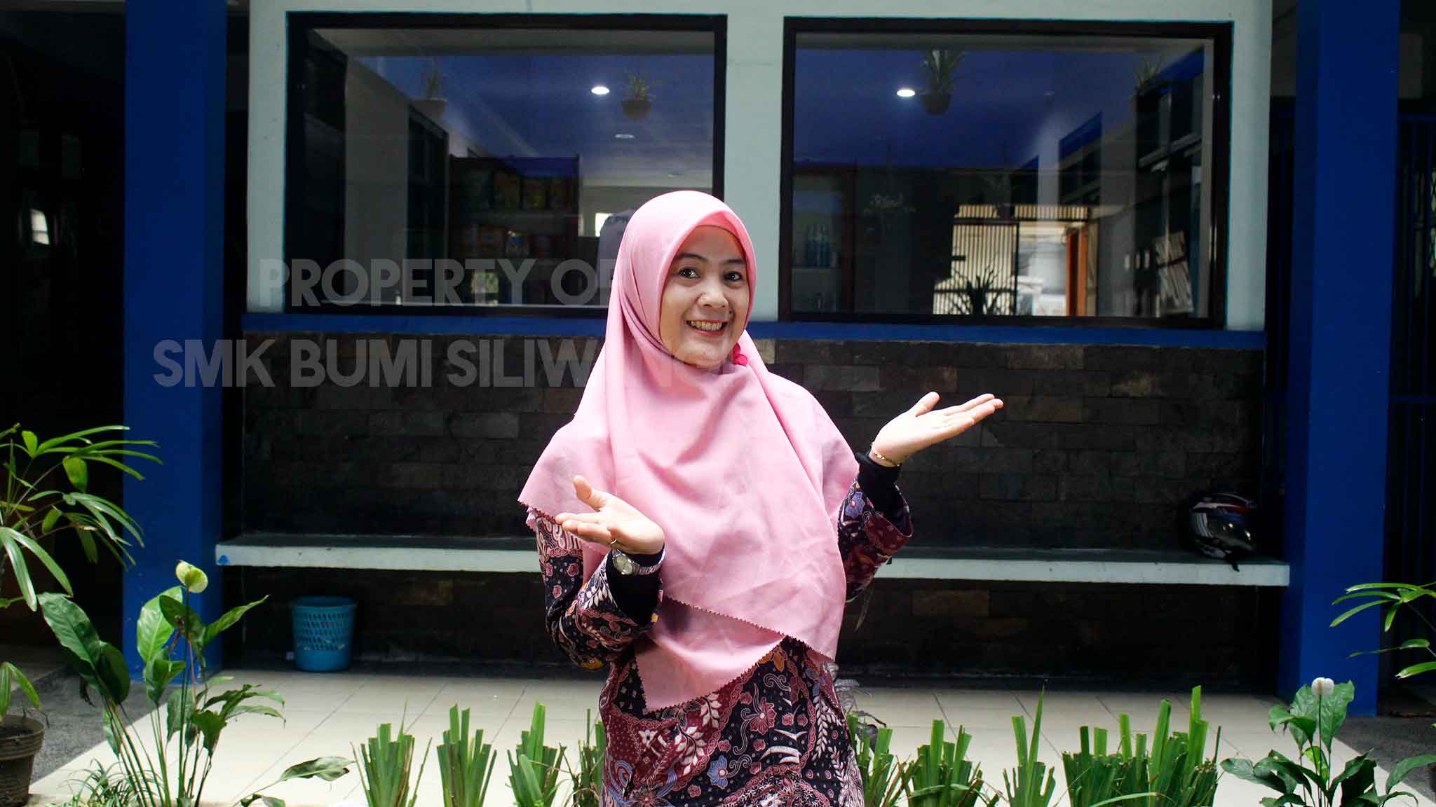 apt. Hj. Lina Ratnasari, M.Farm.